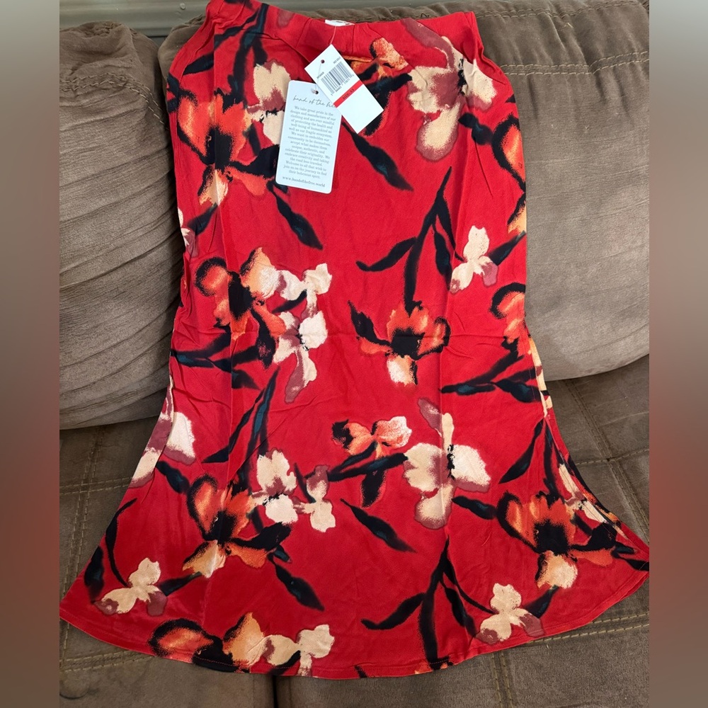 NWT Band of the Free Red Floral Skirt. Size XSmall.